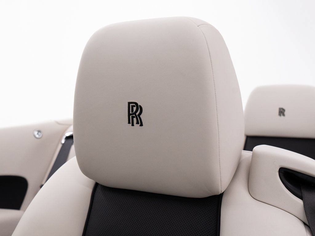 Certified 2018 Rolls-Royce Dawn RWD image 25