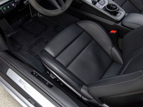 Certified 2025 Porsche 911 Carrera RWD image 26