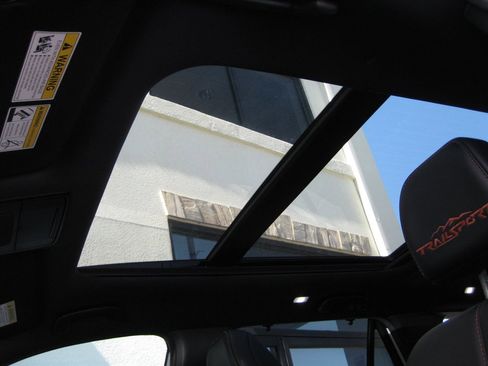 Used 2023 Honda Pilot TrailSport image 30