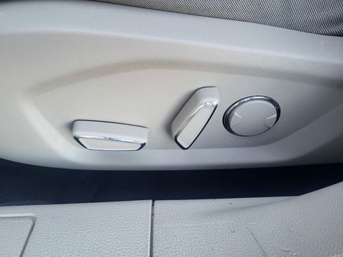 Used 2020 Ford Fusion SE image 16