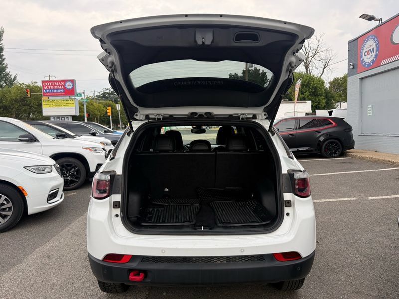 Used 2025 Jeep Compass Trailhawk AWD/4WD image 17