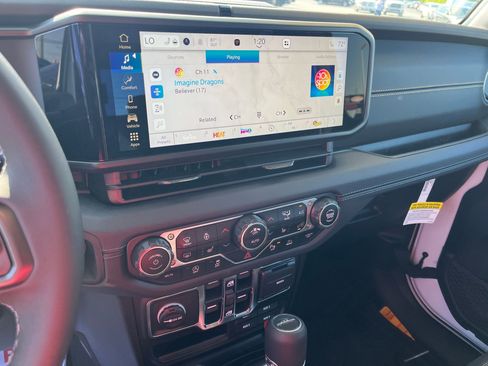 New 2025 Jeep Gladiator Sport w/ Premium Package image 18