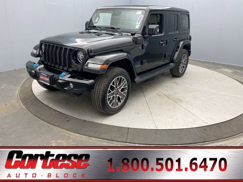 Used 2022 Jeep Wrangler Unlimited Sahara AWD/4WD image 1