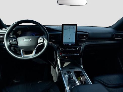 Certified 2021 Ford Explorer Platinum w/ Equipment Group 601A image 25