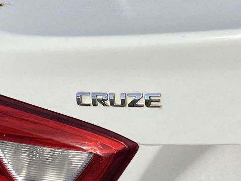 Used 2018 Chevrolet Cruze LS image 10