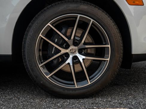 New 2025 Porsche Macan image 12