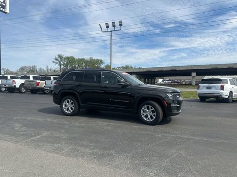 Used 2023 Jeep Grand Cherokee Limited image 3