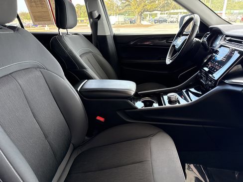 Used 2021 Jeep Grand Cherokee L Laredo w/ Luxury Tech Group I image 32