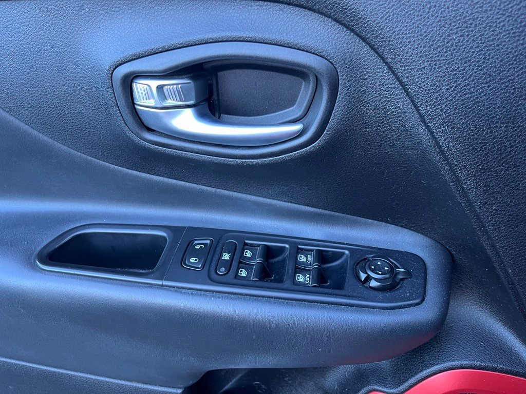 Used 2018 Jeep Renegade Trailhawk w/ Cold Weather Group II AWD/4WD image 10