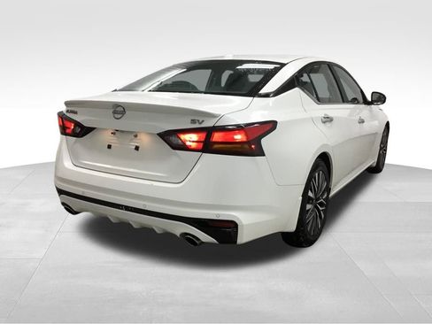 Used 2024 Nissan Altima 2.5 SV w/ SV Premium Package image 16