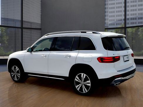 Used 2024 Mercedes-Benz GLB 250 image 2