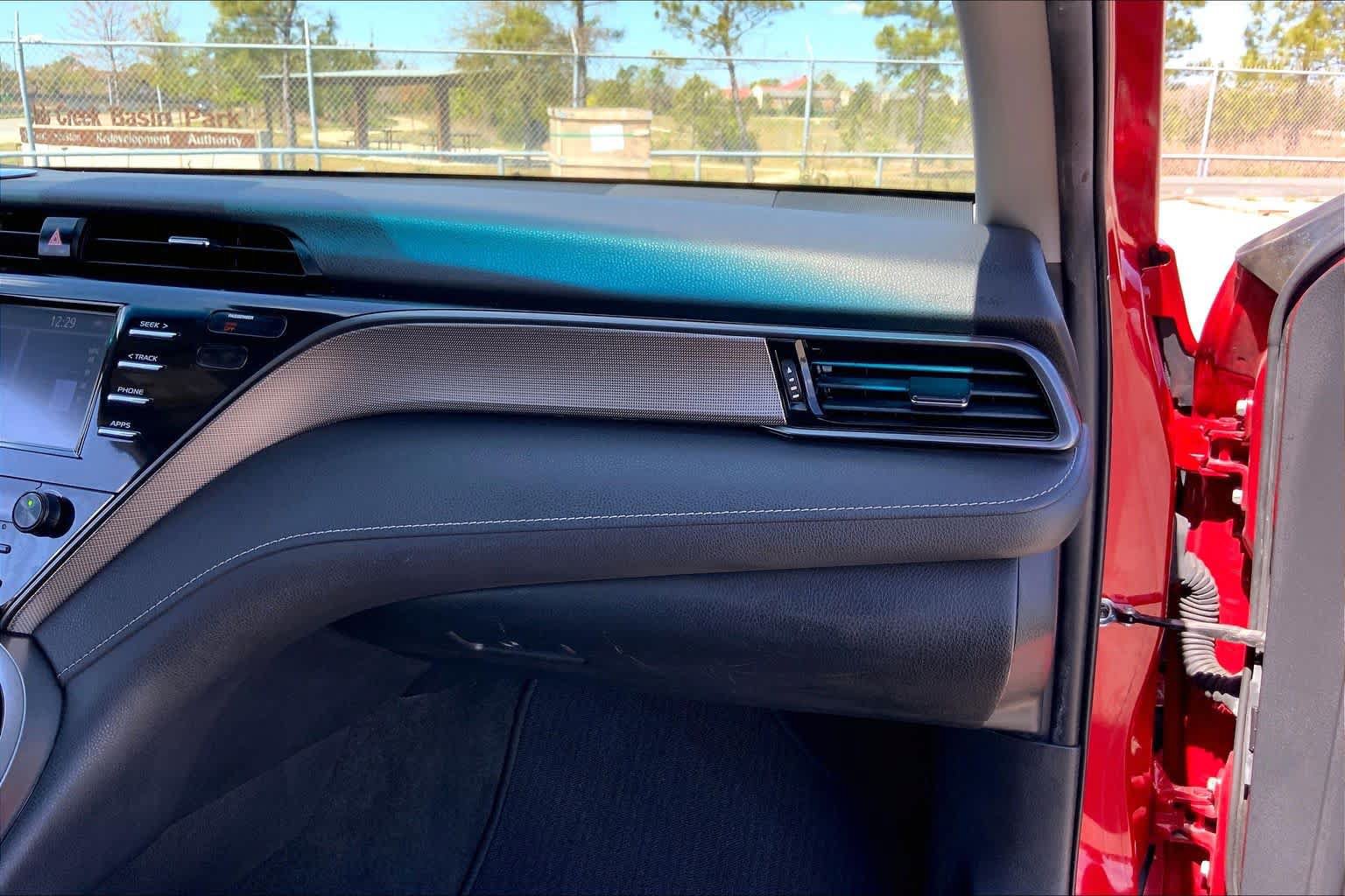 Used 2019 Toyota Camry SE w/ Convenience Package FWD image 18