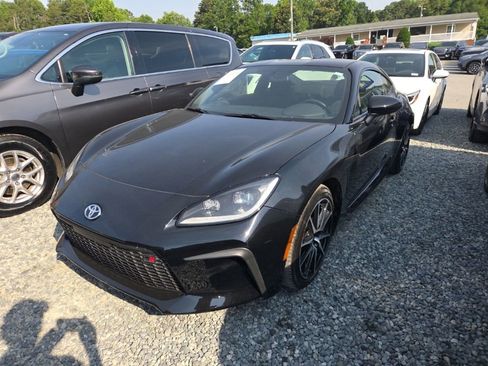 Used 2022 Toyota GR86 RWD image 1