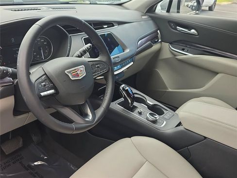 Used 2023 Cadillac XT4 Luxury FWD image 23