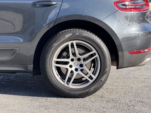 Used 2018 Porsche Macan AWD/4WD image 3