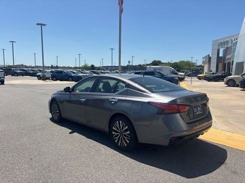 Used 2024 Nissan Altima 2.5 SV image 3