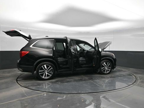 Used 2017 Honda Pilot Touring image 40