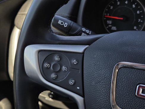 Used 2024 GMC Terrain SLT image 25