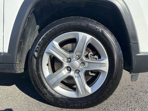 Used 2023 Jeep Compass Latitude w/ Convenience Group image 8