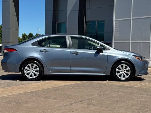 Certified 2022 Toyota Corolla LE FWD image 3