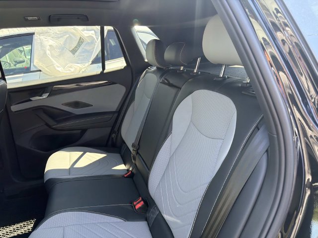 New 2026 Volkswagen Tiguan SE R-Line FWD image 12