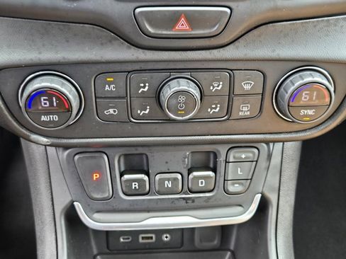 Used 2019 GMC Terrain SLT FWD image 17
