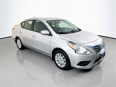 Used 2017 Nissan Versa SV image 1