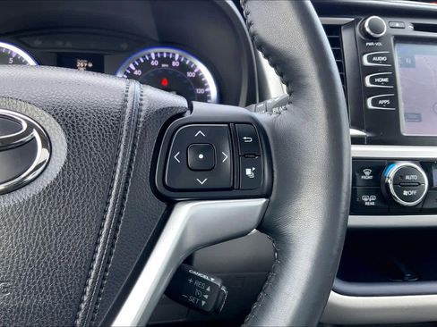 Used 2015 Toyota Highlander XLE image 24