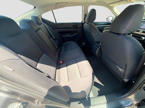 Used 2023 Nissan Altima 2.5 SV FWD image 25