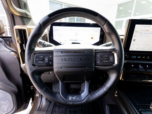 Used 2025 GMC Hummer EV 2X w/ Extreme Off-Road Package AWD/4WD image 27