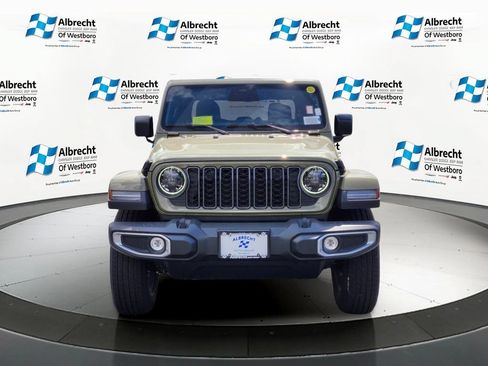 New 2026 Jeep Gladiator Sport AWD/4WD image 8