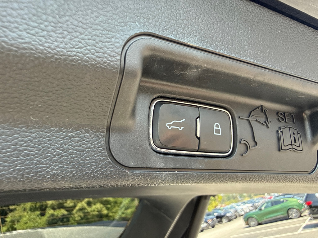 Used 2024 Ford Explorer XLT w/ Equipment Group 202A AWD/4WD image 20