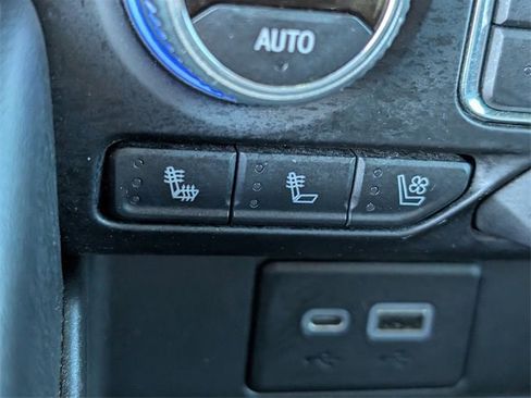 Used 2022 GMC Yukon XL SLT w/ SLT Luxury Package image 17