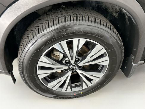 Used 2023 Nissan Rogue SV AWD/4WD image 11