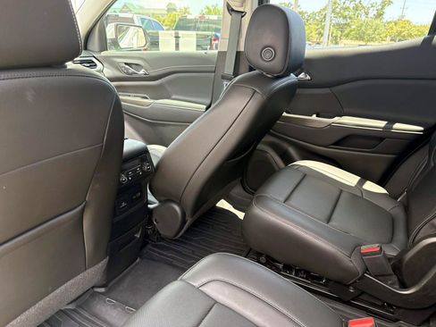 Used 2023 GMC Acadia SLT w/ Preferred Package FWD image 15