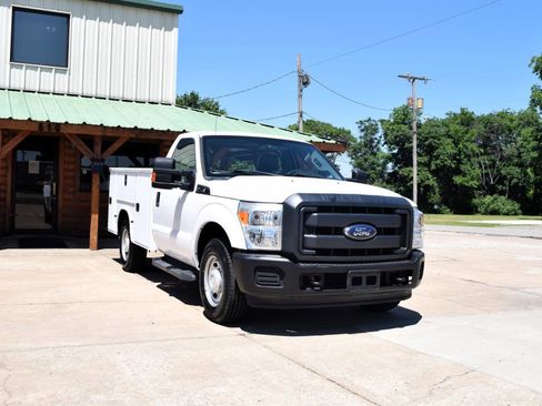 Used 2016 Ford F250 XL w/ Power Equipment Group RWD image 4