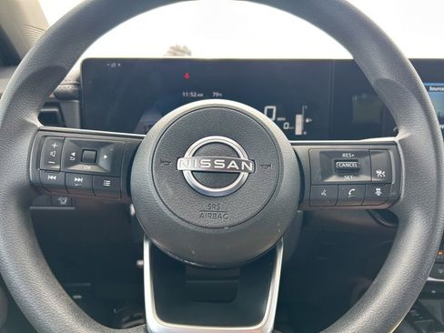Used 2025 Nissan Kicks SV FWD image 21