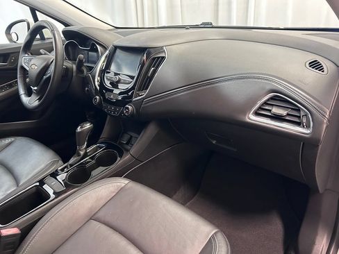 Used 2018 Chevrolet Cruze Premier FWD image 20