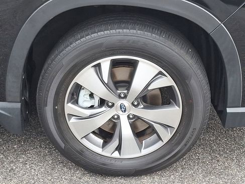 Certified 2023 Subaru Ascent Premium w/ Convenience Package AWD/4WD image 9