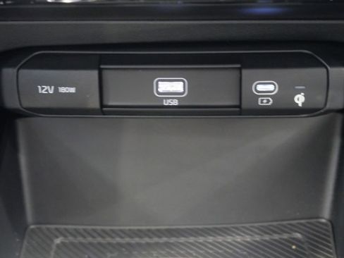 Used 2023 Kia Niro SX Touring image 24