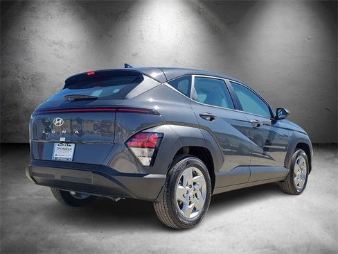 New 2026 Hyundai Kona SE image 3