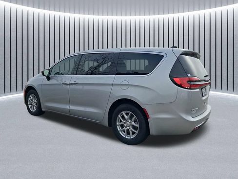 New 2026 Chrysler Pacifica Select FWD image 15