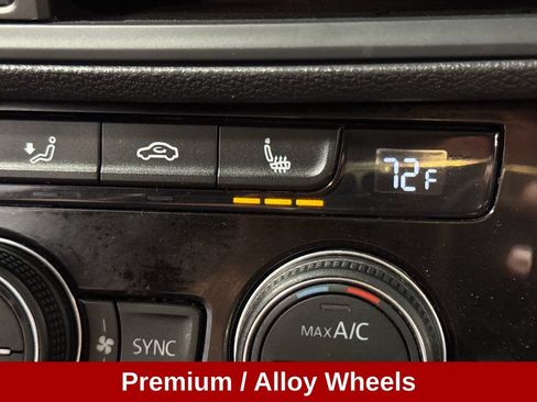 Used 2024 Volkswagen Jetta SE FWD image 17