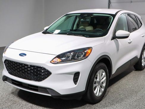 Used 2021 Ford Escape SE image 30