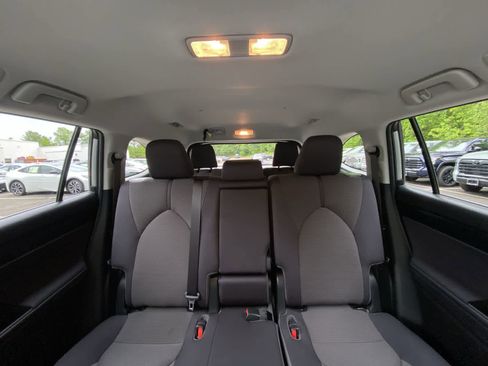 Used 2023 Toyota Highlander LE AWD/4WD image 24