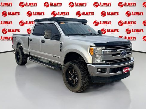Used 2017 Ford F250 XLT image 3