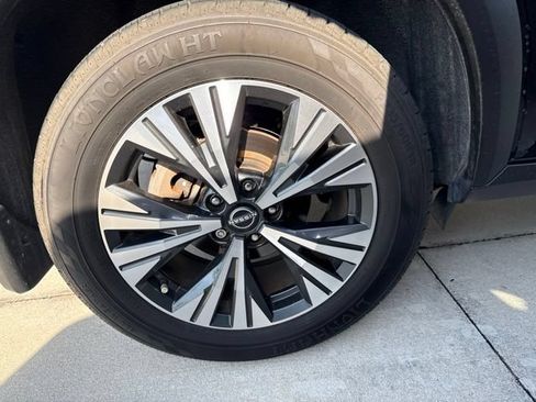 Used 2023 Nissan Rogue SV FWD image 10