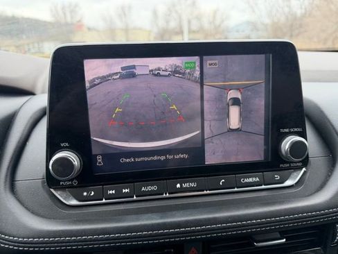 Used 2021 Nissan Rogue SV image 16