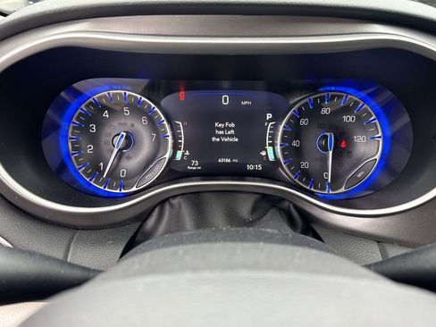 Used 2023 Chrysler Pacifica Touring-L image 26