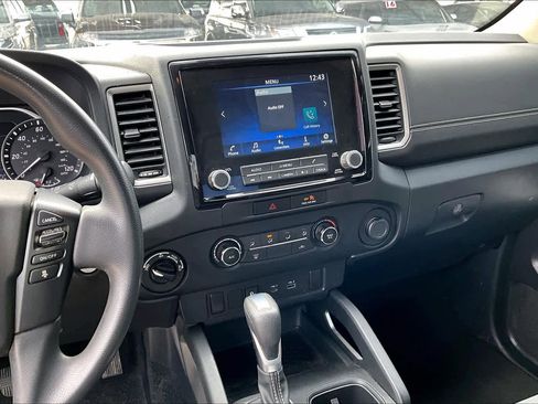 Used 2022 Nissan Frontier SV w/ Technology Package image 6